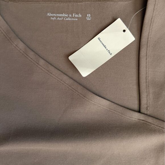 Abercrombie & Fitch Crop Long Sleeve Asymmetrical Neck Beige Top Size XS - Picture 9 of 10